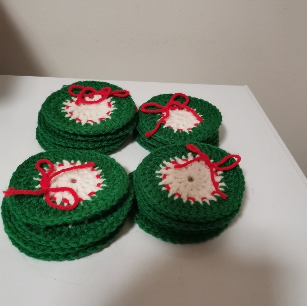 CHRISTMAS  ROUND HANDMADE VINTAGE CROCHET COASTERS RED, WHITE & GREEN, SET OF 17 - Picture 2 of 6
